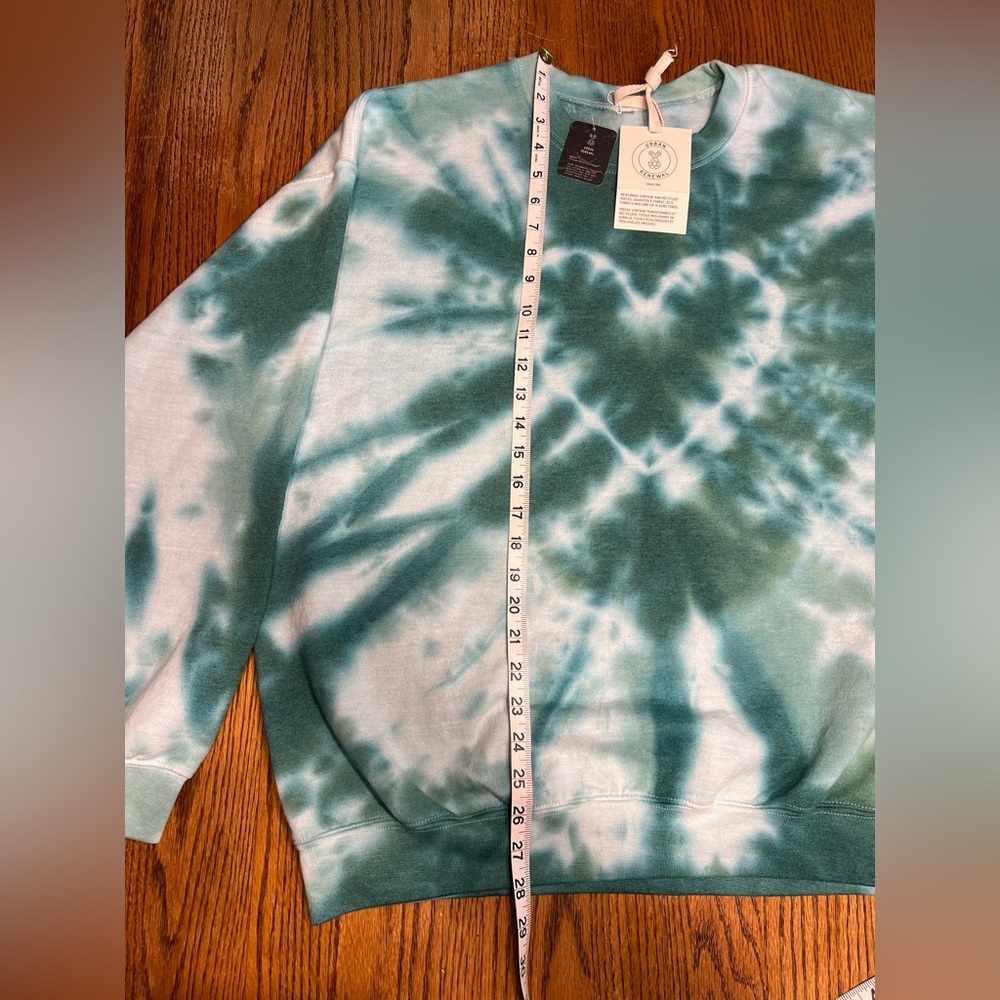 Urban Renewal Green Tie Dye Heart sweatshirt - Picture 6 of 12